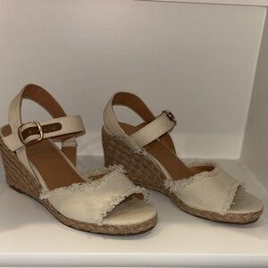 Tommy Bahama Cream Wedge Sandals